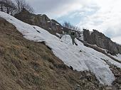 62 In ripida risalita su neve rammollita